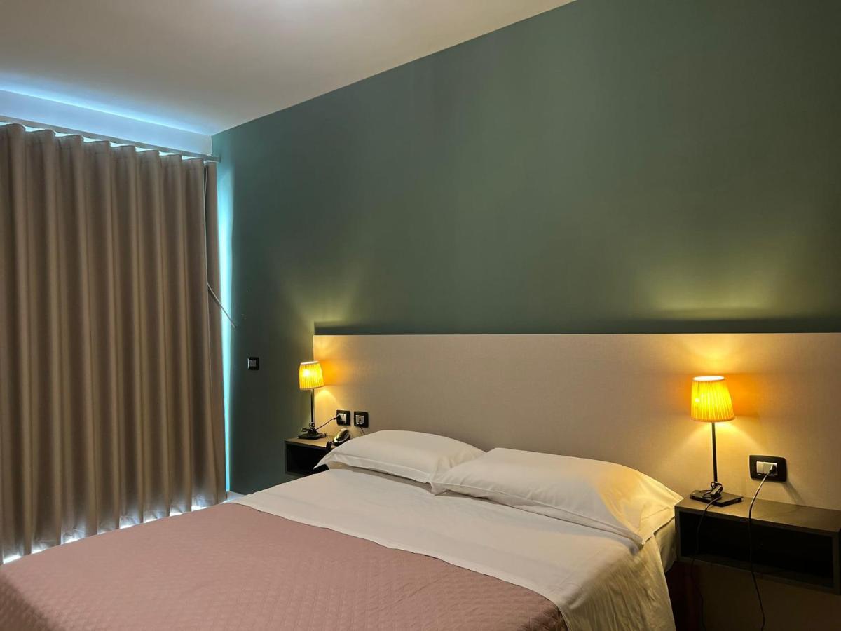 Hotel Futuro Aversa Luaran gambar