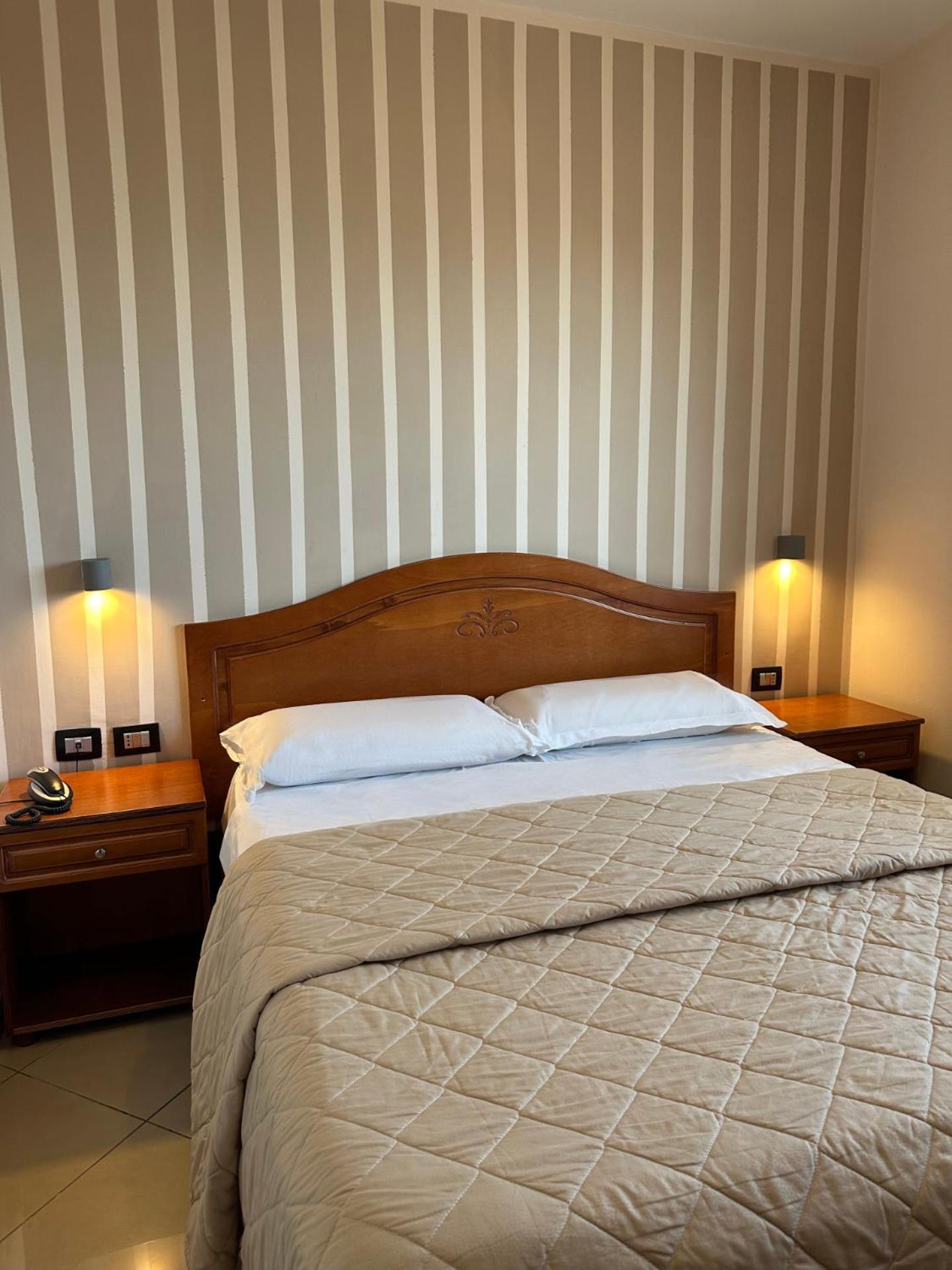 Hotel Futuro Aversa Luaran gambar